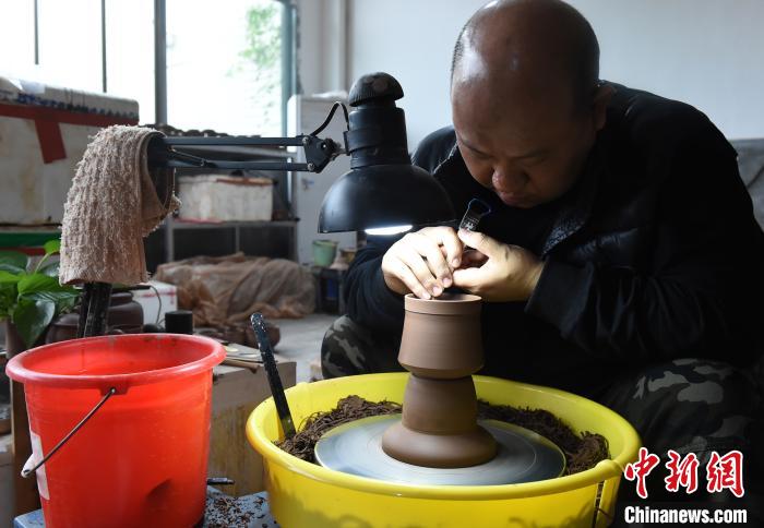 从沉寂到崛起：传承千年的荣昌陶“历久弥新”