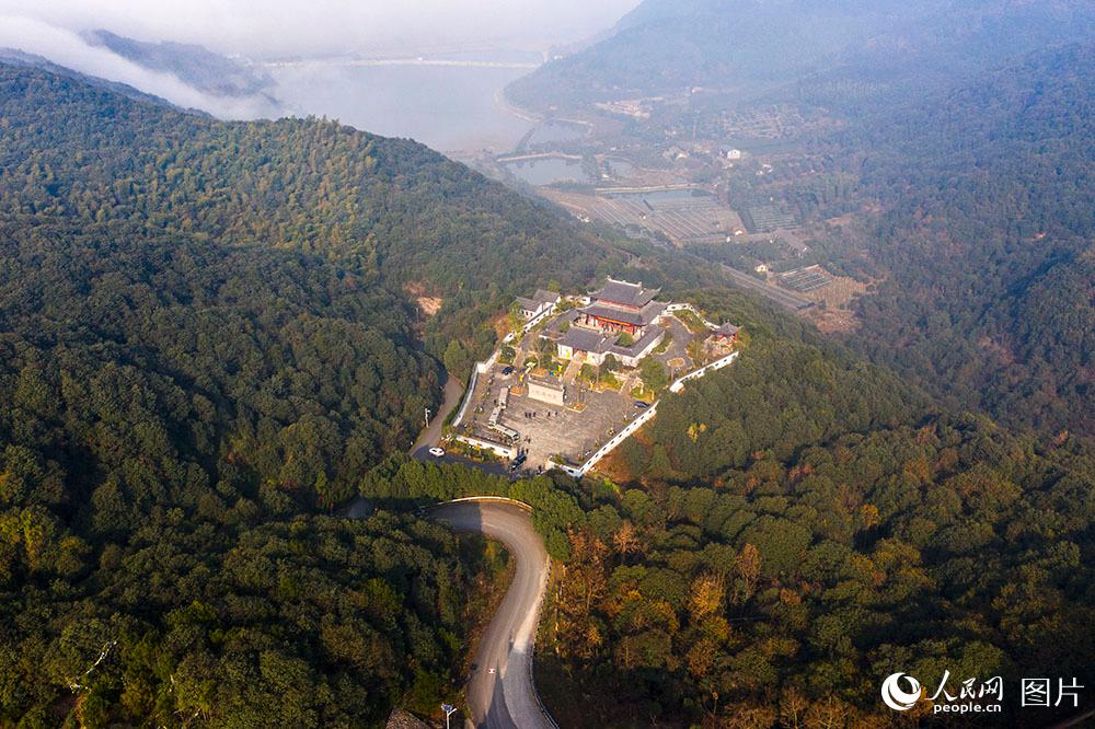 东山景区景色秀丽、文化底蕴深厚,其中“太傅祠”是其核心景点之一,这里也是了解谢安及谢氏家族辉煌历史的最佳去处。